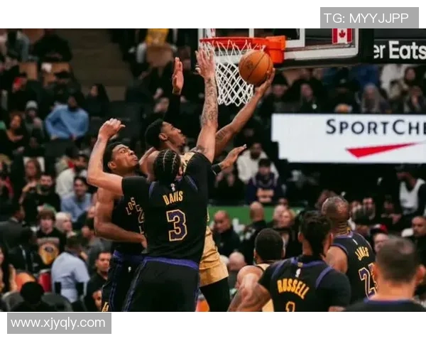 火箭与湖人激战正酣球迷期待精彩对决与绝妙瞬间